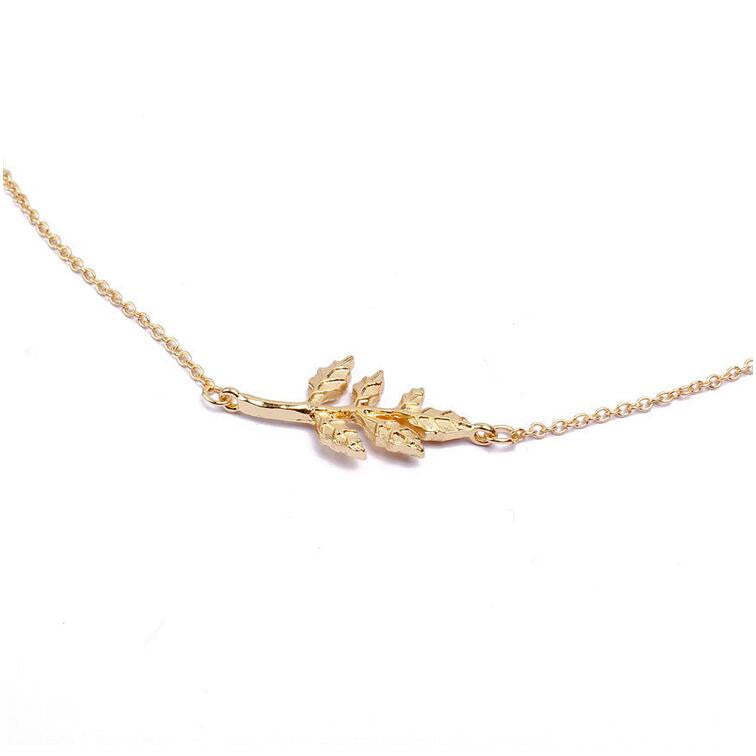 Metal Leaves Short Clavicle Necklace